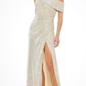NWT Mac Duggal One Shoulder Ruched Sequined Gown 0
